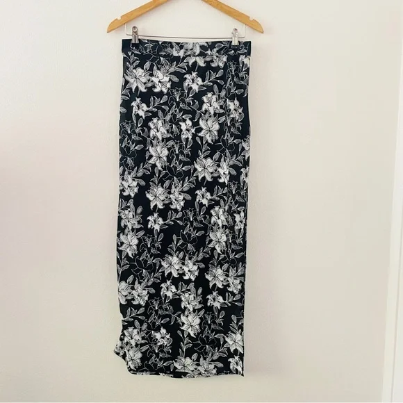 NWT Lulu’s Black and White Floral High Rise Midi Skirt - Picture 2 of 5